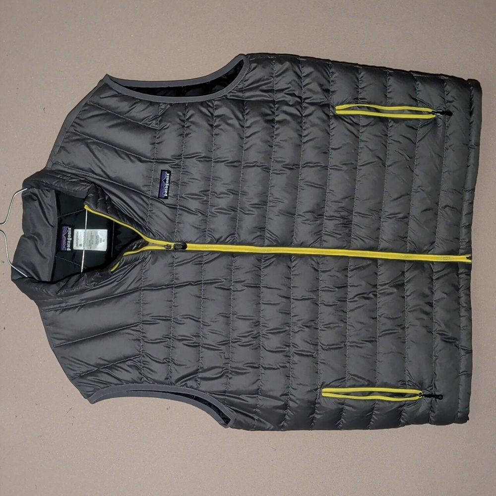 Patagonia Men's Charcoal Vest with Yellow Trim - Picture 1 of 7